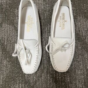 Minnetonka Women's leather Classic White Moccasins